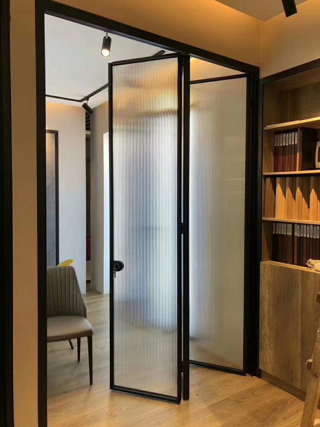 Create rooms with thin frame doors